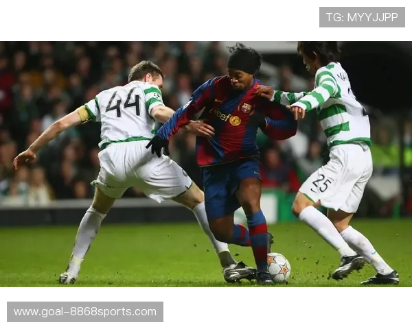 80后足球中场球星代表人物盘点及其职业生涯精彩瞬间回顾